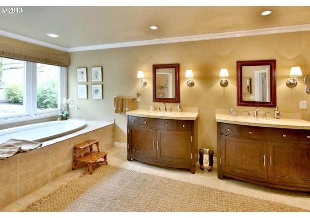6817 Southwest Windemere Loop Portland, OR 97225 - Photo 9 of 16 Gallery Image 9
