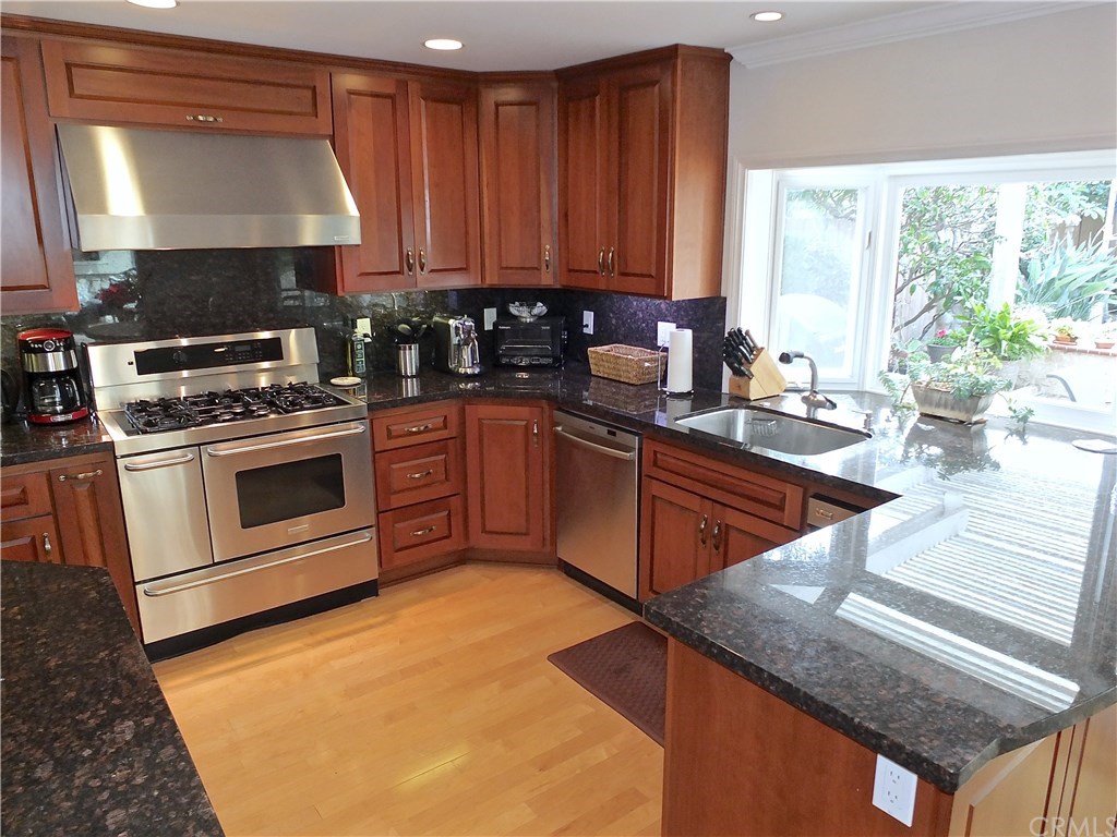 831 Hillside Drive Long Beach, CA 90815 - Photo 12 of 51