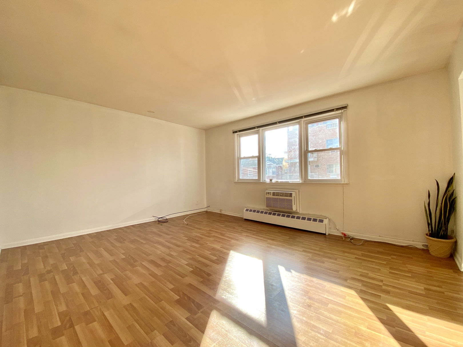 25-19 14th Place, Unit 3 Queens, NY 11102 - Photo 2 of 9