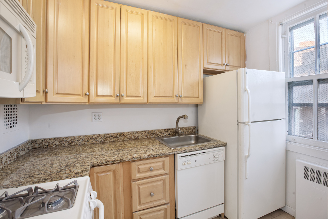 240 East 35th Street, Unit 4A Manhattan, NY 10016 - Photo 4 of 8