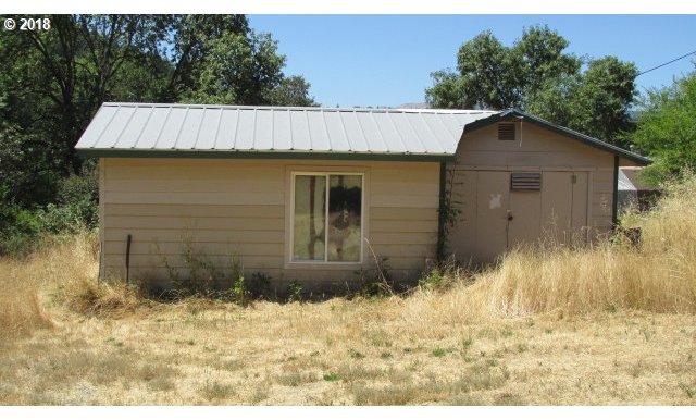 2988 Canyonville-Riddle Road Riddle, OR 97469 - Photo 5 of 13