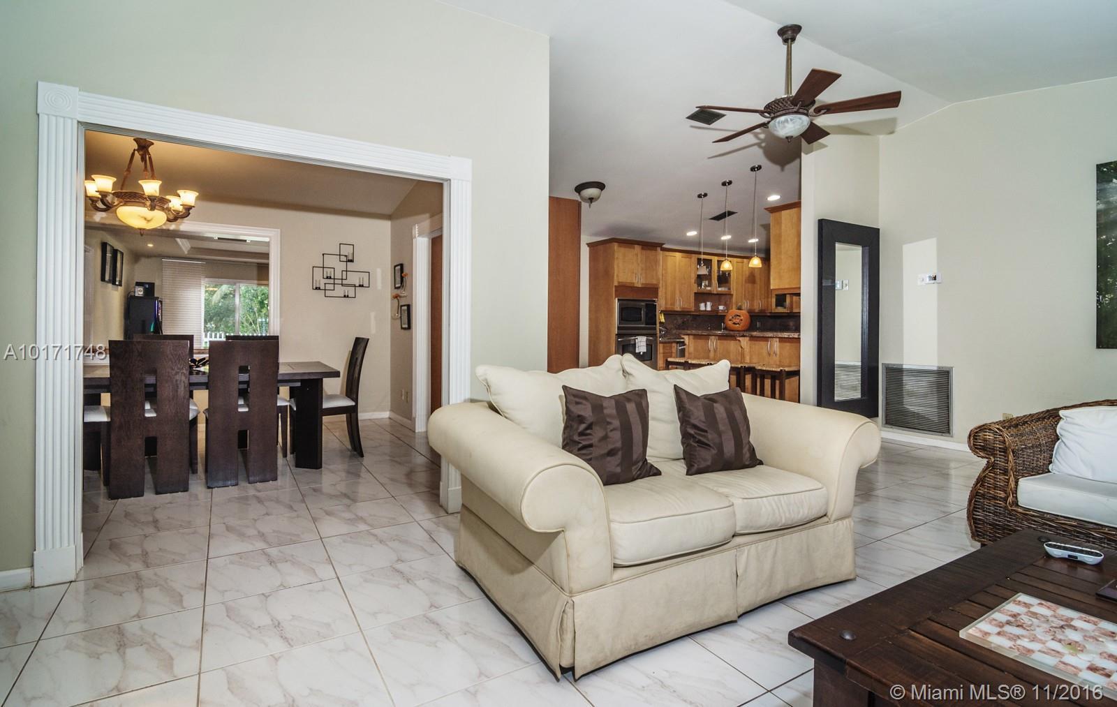 5211 Southwest 201st Terrace Southwest Ranches, FL 33332 - Photo 12 of 34 Gallery Image 12