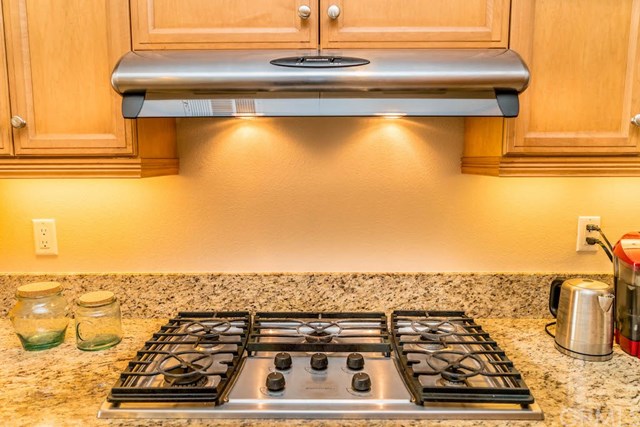 5473 Stoneview Road Rancho Cucamonga, CA 91739 - Photo 16 of 56 5 burner cooktop with range hood.