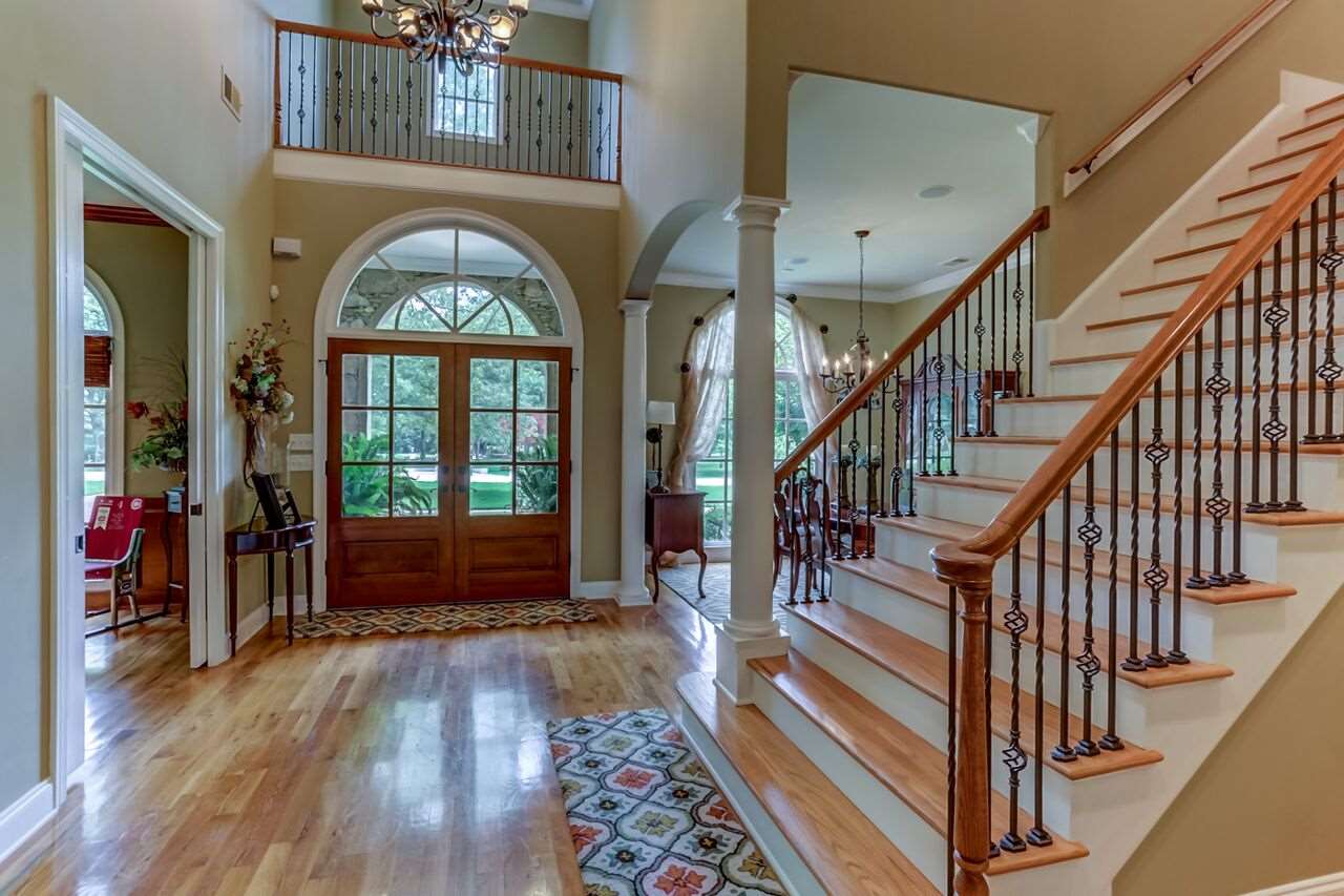 Lovely entry with fantastic architectural features