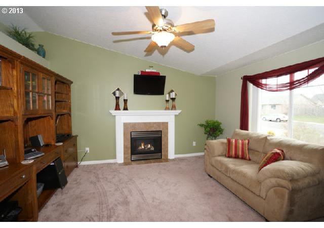 984 Filbert Street Jefferson, OR 97352 - Photo 8 of 16 Gallery Image 8