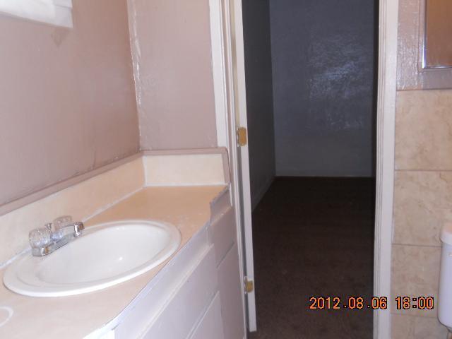 913 Sterling Road Bakersfield, CA 93306 - Photo 9 of 14 Gallery Image 9