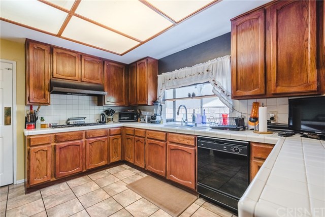 17037 Lassen Street Northridge, CA 91325 - Photo 14 of 37