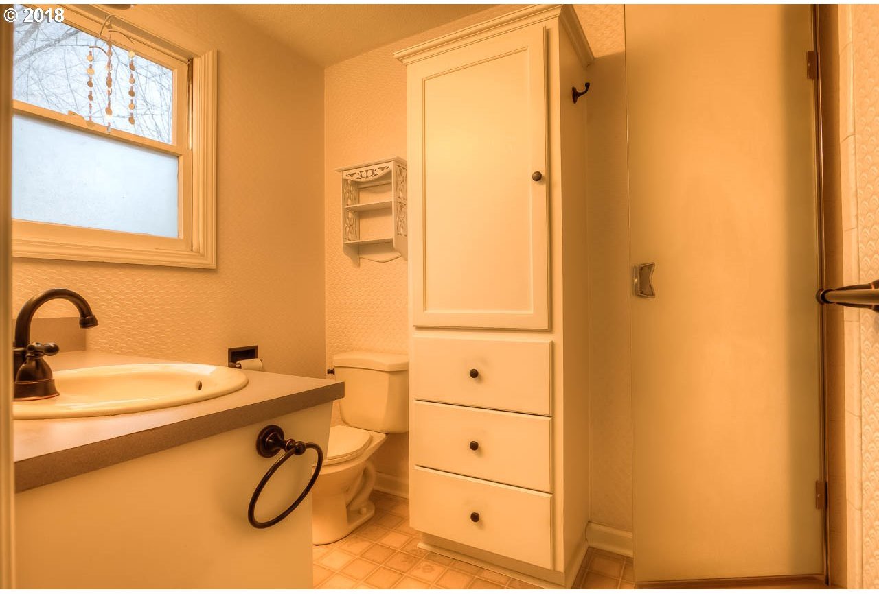 979 Mistletoe Loop North Keizer, OR 97303 - Photo 15 of 32 Gallery Image 15