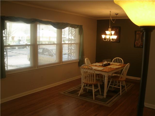 4855 Dee Road Memphis, TN 38117 - Photo 3 of 22 LR/DR from hall