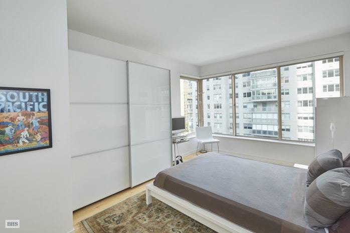 200 East 69th Street, Unit 7M Manhattan, NY 10021 - Photo 5 of 7