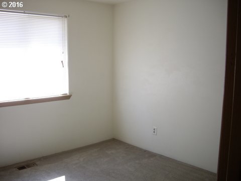 907 Southwest Nye Avenue Pendleton, OR 97801 - Photo 7 of 12