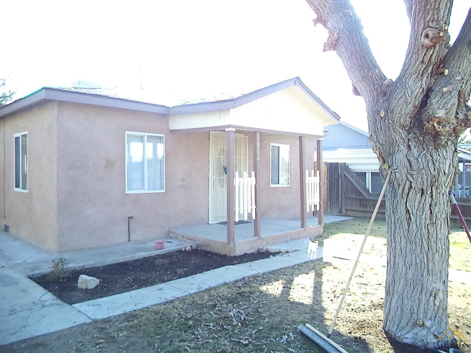 1304 Sequoia Drive Bakersfield, CA 93308 - Photo 3 of 17
