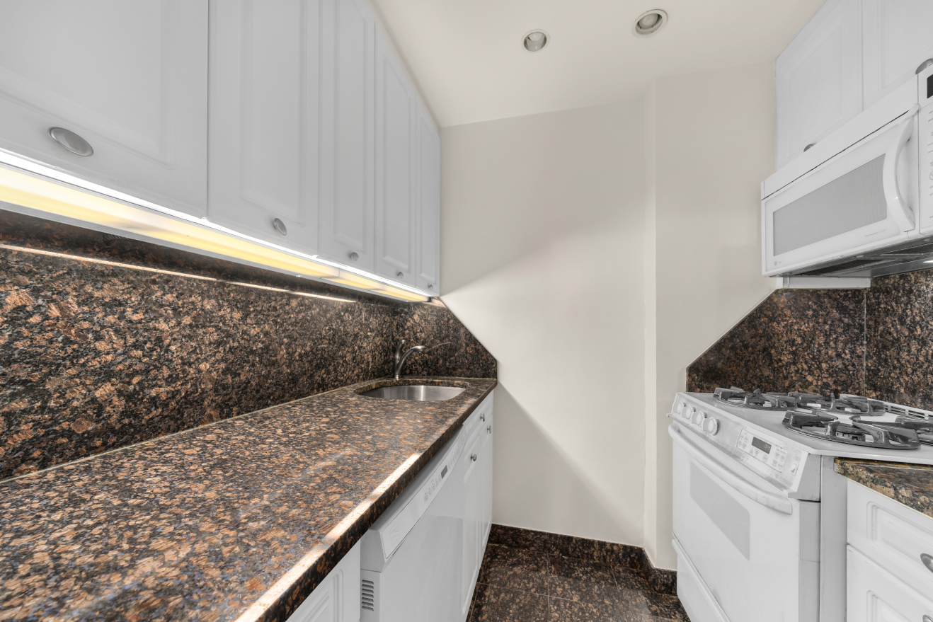 30 West 60th Street, Unit 15JK Manhattan, NY 10023 - Photo 3 of 9