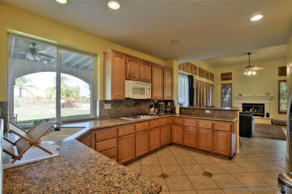 17250 Scottsdale Road Riverside, CA 92504 - Photo 8 of 25 Granite Countertops