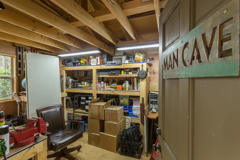 5323 Mason Road Memphis, TN 38120 - Photo 25 of 25 ... or WOMAN CAVE ;)! What a great space for projects, woodworking, or painting! Use it as a studio or storage!