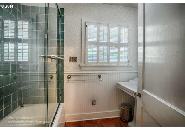 2582 Southwest Arden Road Portland, OR 97201 - Photo 15 of 16