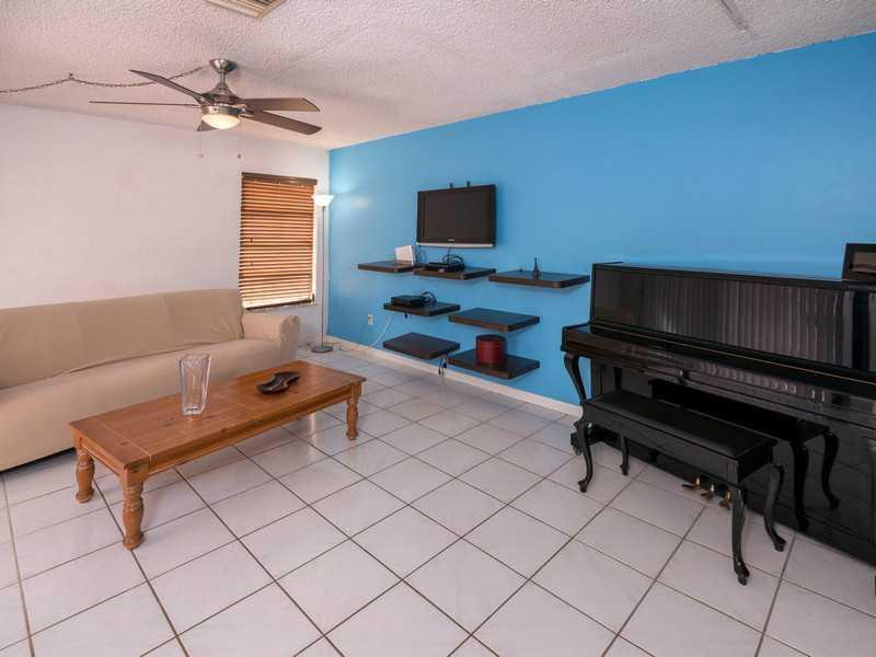21733 Southwest 99th Avenue Miami, FL 33190 - Photo 4 of 18