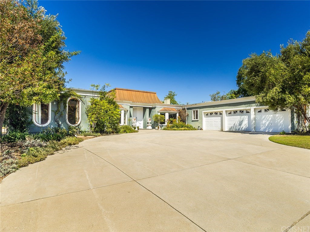 4151 Falling Leaf Drive Encino, CA 91316 - Photo 5 of 30