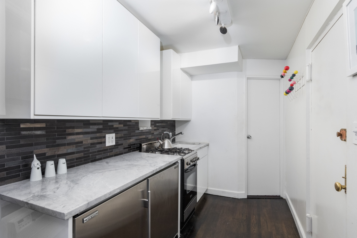 15 Jones Street, Unit 1H Manhattan, NY 10014 - Photo 3 of 7