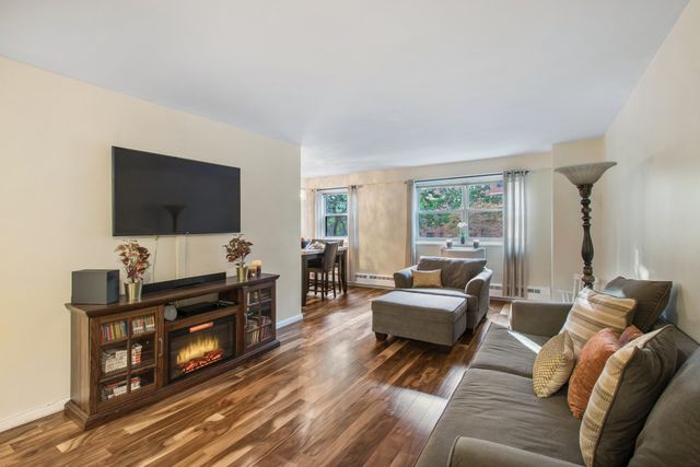 $759,000 | 122 Ashland Place, Unit 4L | Downtown Brooklyn