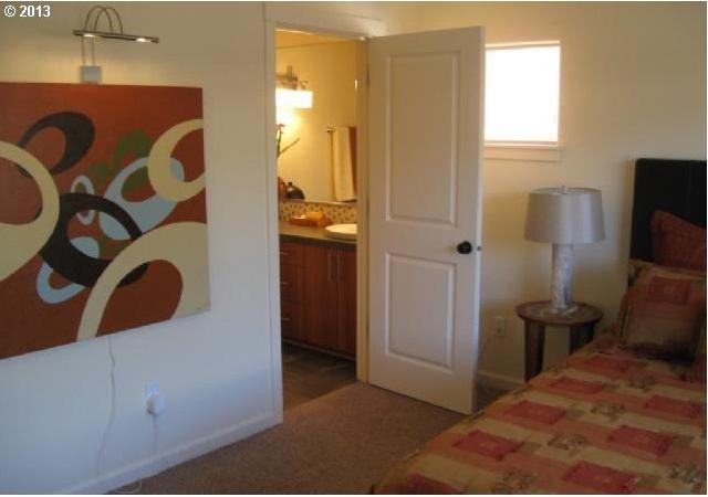 7940 Southwest 31st Avenue, Unit 2 Portland, OR 97219 - Photo 11 of 13