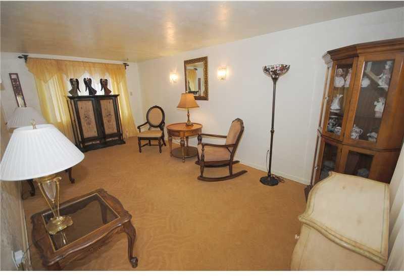 388 Pointview Road Brentwood, PA 15227 - Photo 3 of 17 Gallery Image 3