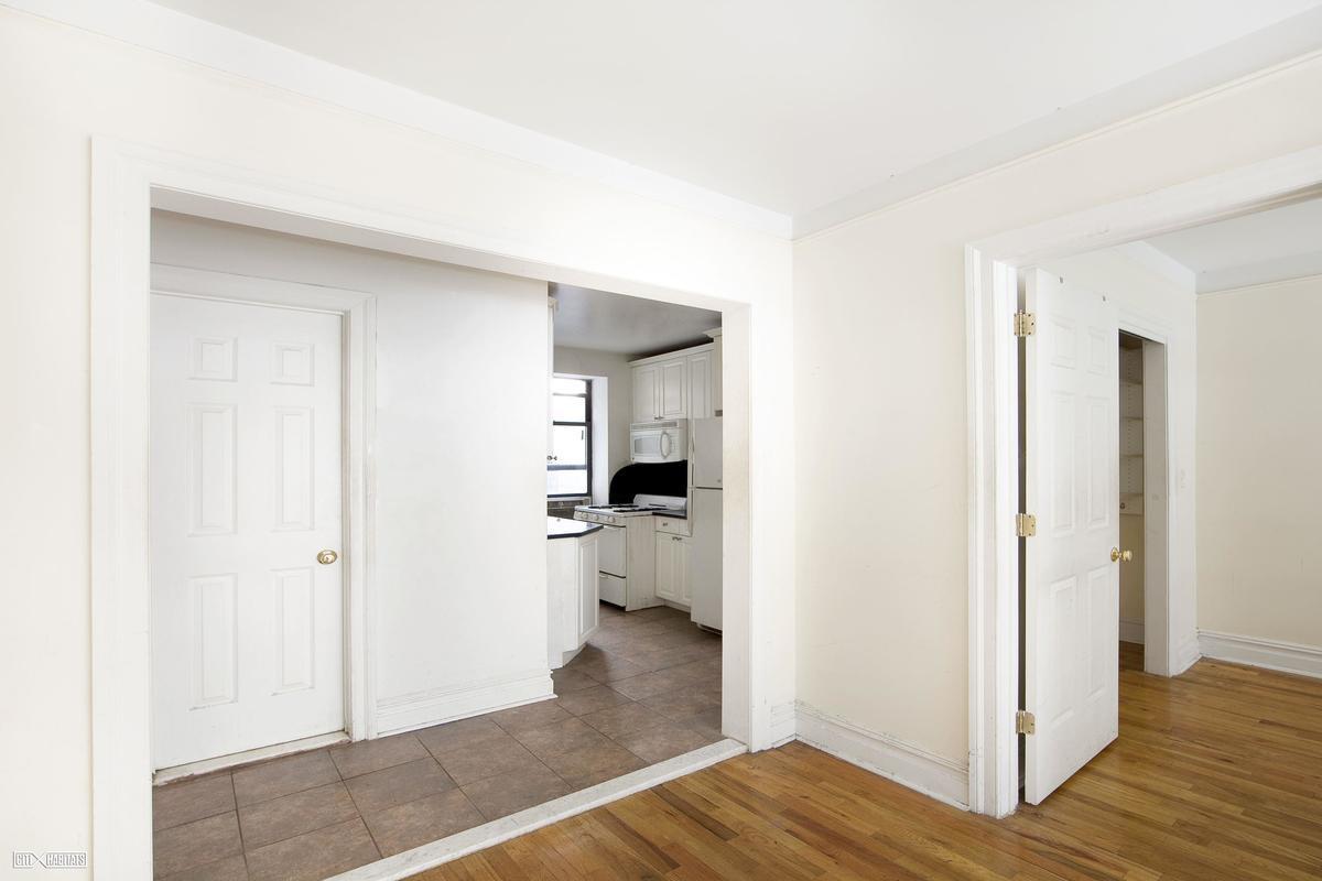 15 West 107th Street, Unit 1 Manhattan, NY 10025 - Photo 1 of 5