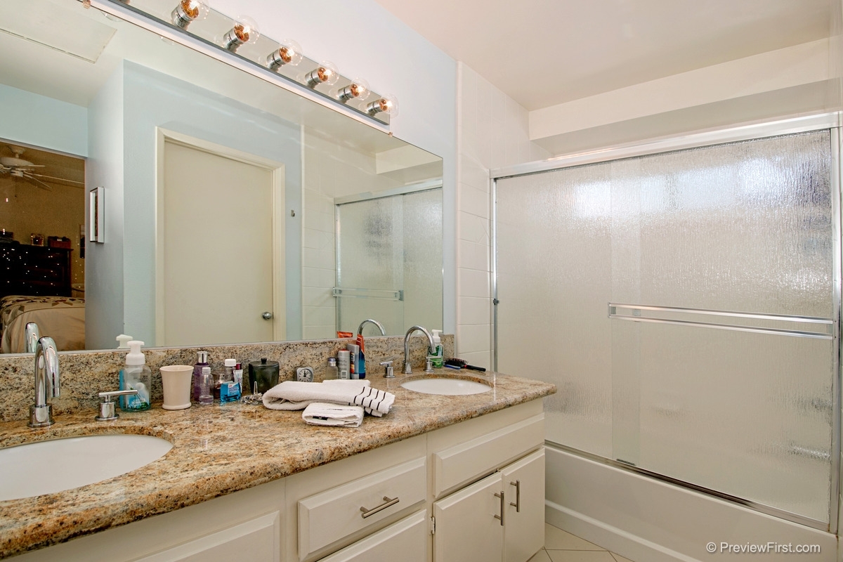 3121 Evening Way, Unit C La Jolla, CA 92037 - Photo 12 of 24