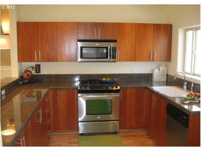 7940 Southwest 31st Avenue, Unit 2 Portland, OR 97219 - Photo 4 of 13