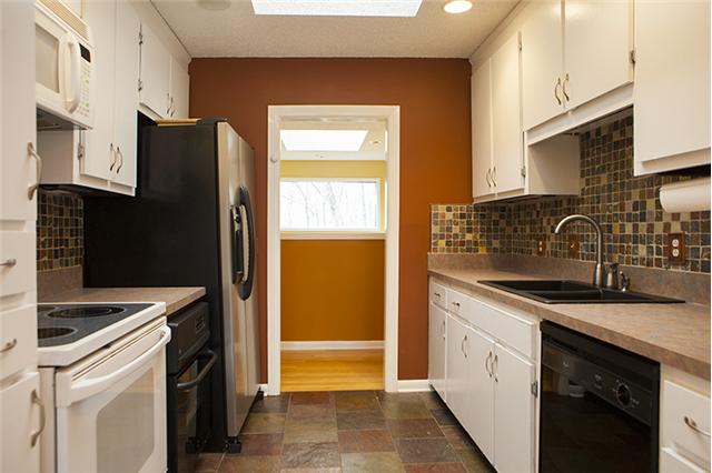 820 High Point Ridge Road Franklin, TN 37069 - Photo 11 of 30 This kitchen has been recently updated with a nice back splash, slate flooring and also features two ovens. Still room for your special touches.