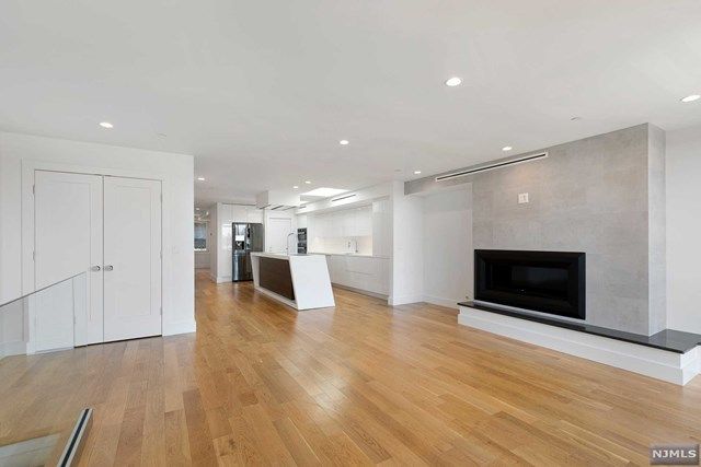 1076 River Road Edgewater, NJ 07020 - Photo 13 of 25