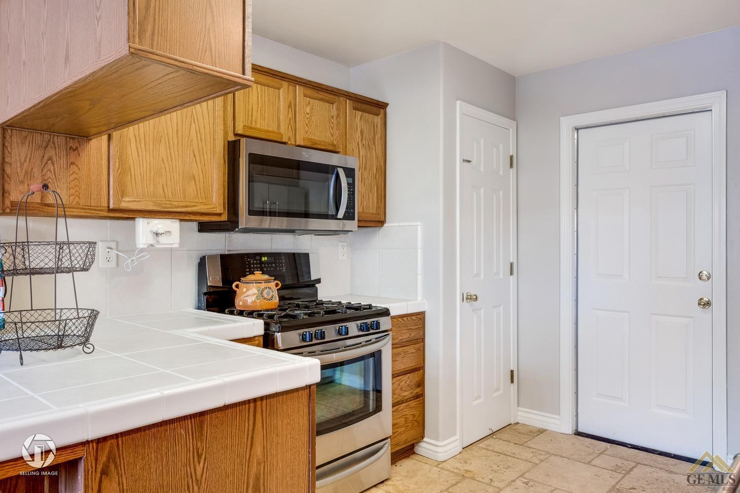 3812 Ridgemont Street Bakersfield, CA 93313 - Photo 16 of 32 Gallery Image 16