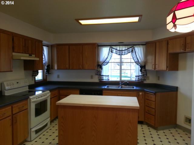 5225 Southwest Spring Hill Road Gaston, OR 97119 - Photo 13 of 15