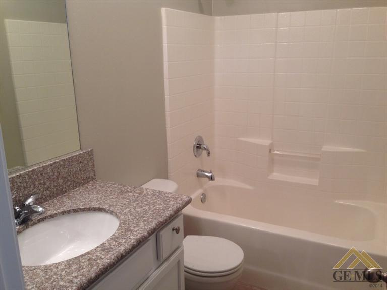 403 Bloomfield Drive Bakersfield, CA 93312 - Photo 7 of 9