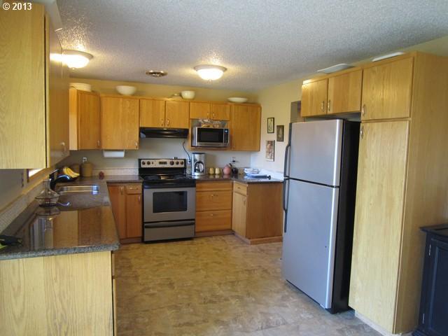 831 Country Club Road Hood River, OR 97031 - Photo 4 of 16 Gallery Image 4