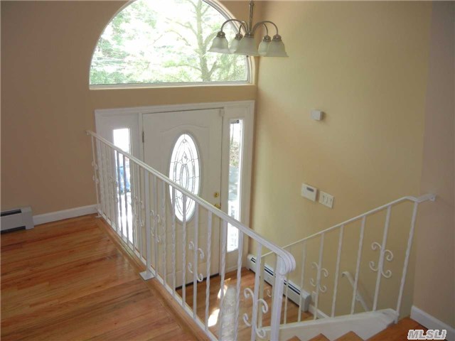 699 Meadow Road Smithtown, NY 11787 - Photo 4 of 15 Gallery Image 4