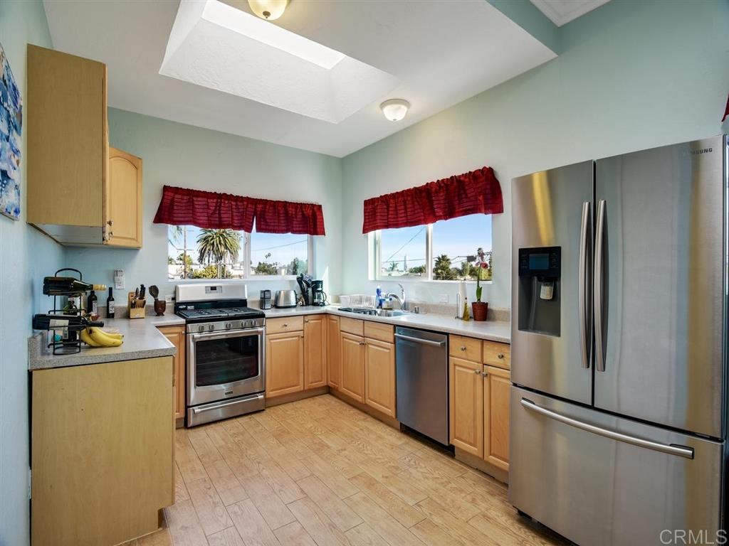 869 Beryl Street San Diego, CA 92109 - Photo 5 of 25