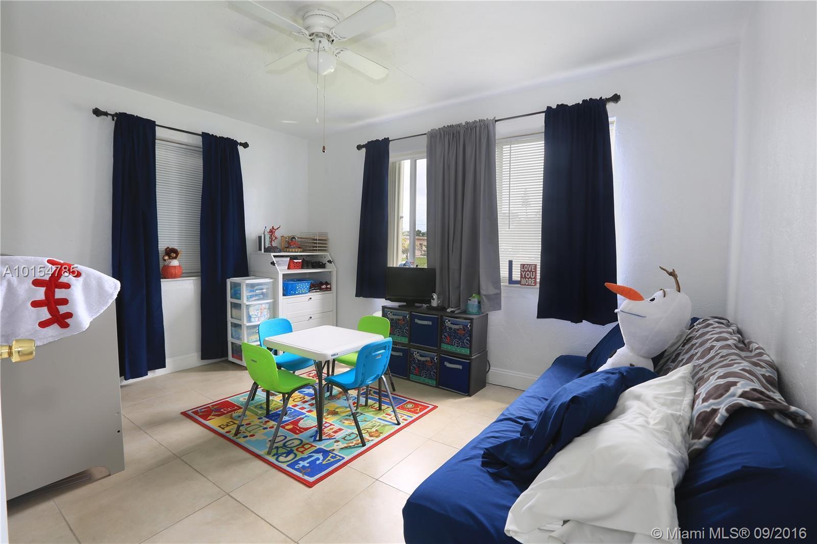 2123 Funston Street Hollywood, FL 33020 - Photo 5 of 13