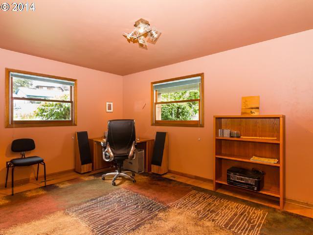 9324 Southwest View Point Terrace Portland, OR 97219 - Photo 9 of 12