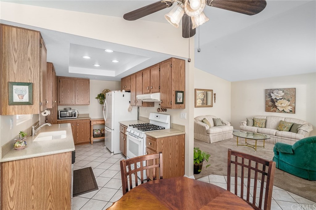 1207 Paseo Hermosa Oceanside, CA 92056 - Photo 4 of 23