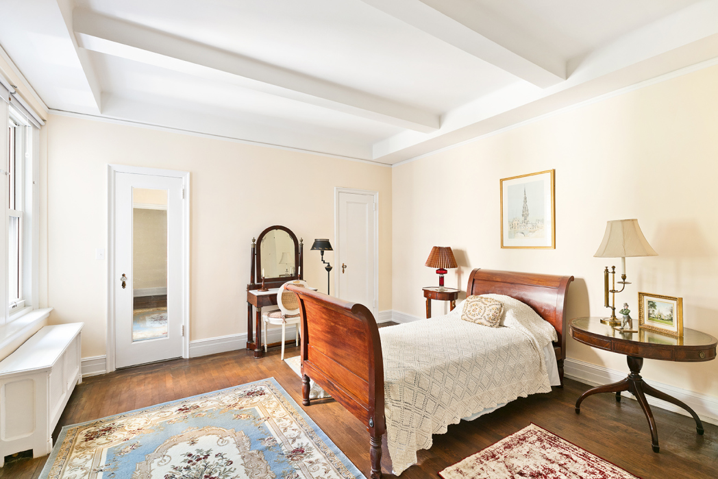 215 E 72nd Street, Unit 3E Manhattan, NY 10021 - Photo 7 of 9