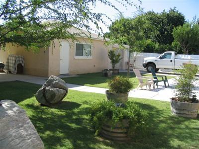 800 sq.ft Workshop and detached garage.
