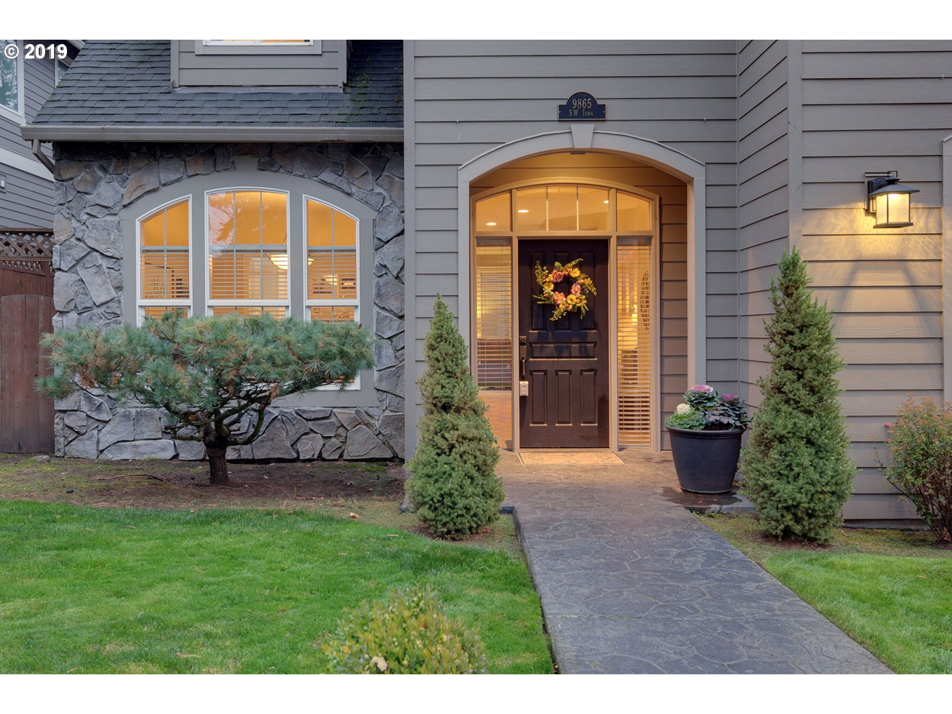9865 Southwest Iowa Drive Tualatin, OR 97062 - Photo 4 of 32