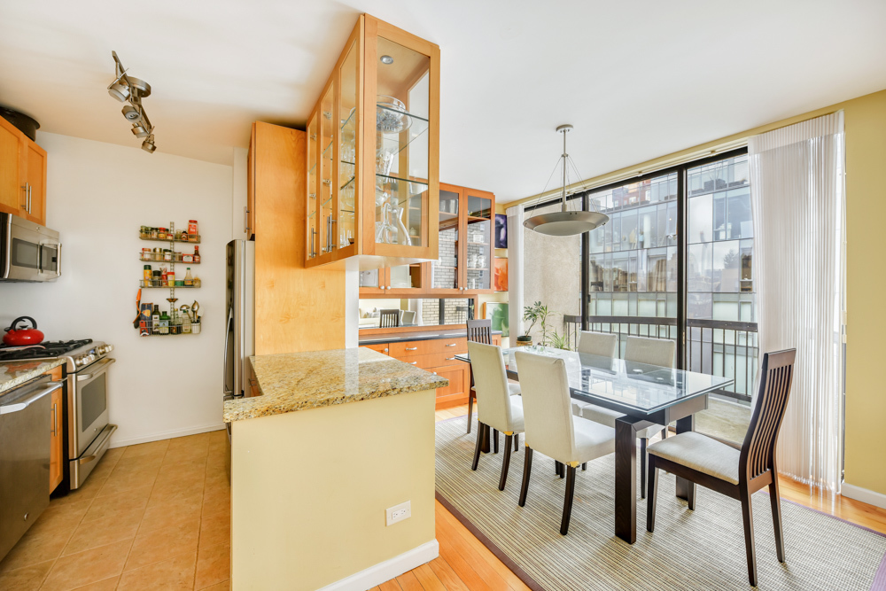 150 East 85th Street, Unit 13A Manhattan, NY 10028 - Photo 3 of 12