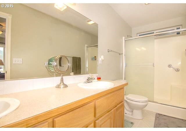 240 Village Drive Winchester, OR 97495 - Photo 2 of 19