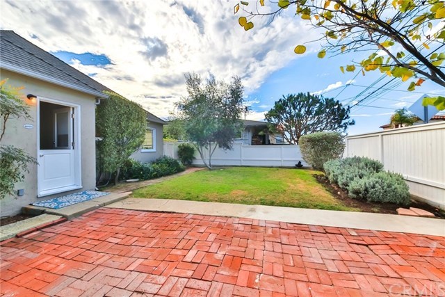 925 15th Place Hermosa Beach, CA 90254 - Photo 14 of 24 Backyard view facing West