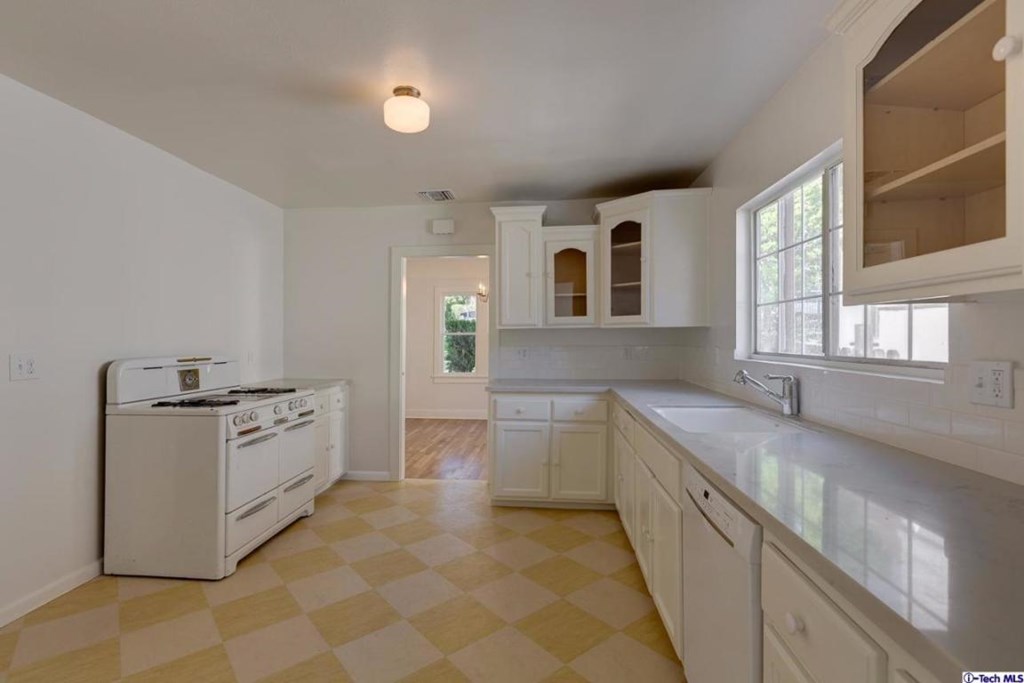 318 East Altadena Drive Altadena, CA 91001 - Photo 8 of 17 Additional Photo