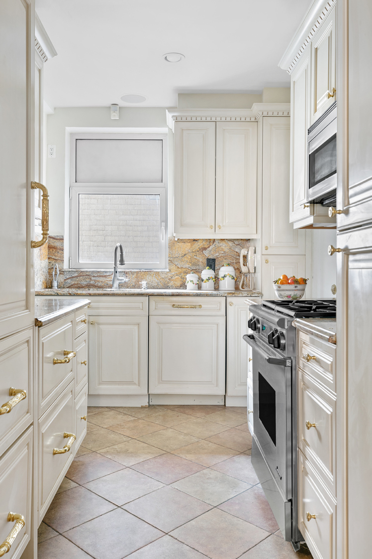 875 5th Avenue, Unit 8D Manhattan, NY 10065 - Photo 3 of 11