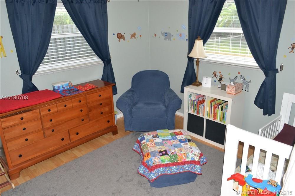 940 Southwest 74th Terrace Plantation, FL 33317 - Photo 16 of 25