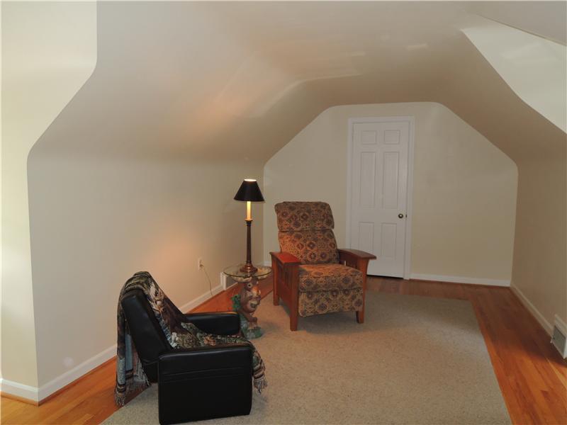 1536 Cochran Road Mt. Lebanon, PA 15216 - Photo 11 of 20 Gallery Image 11